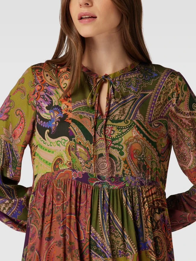 Emily Van Den Bergh Midikleid Mit Allover-Muster Modell 'Paisleypatch Stufenvolant' - Grün – Bild 3